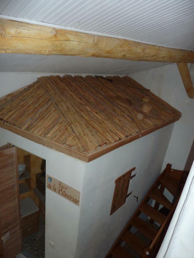 Gite Fa Mille Maison Bleu Robion en Luberon Exterior photo